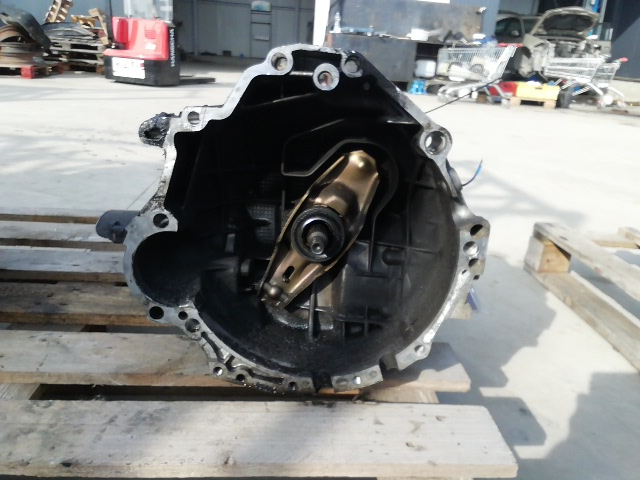cutie-de-viteze-manuala-een-audi-a4-8d2-b5-fabr-1994-2000-1-9tdi-avb-74kw-101cp-004181.jpg